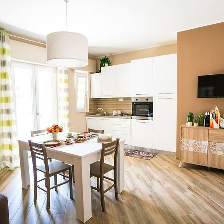 Sisters In Law Guesthouse Монополи Екстериор снимка