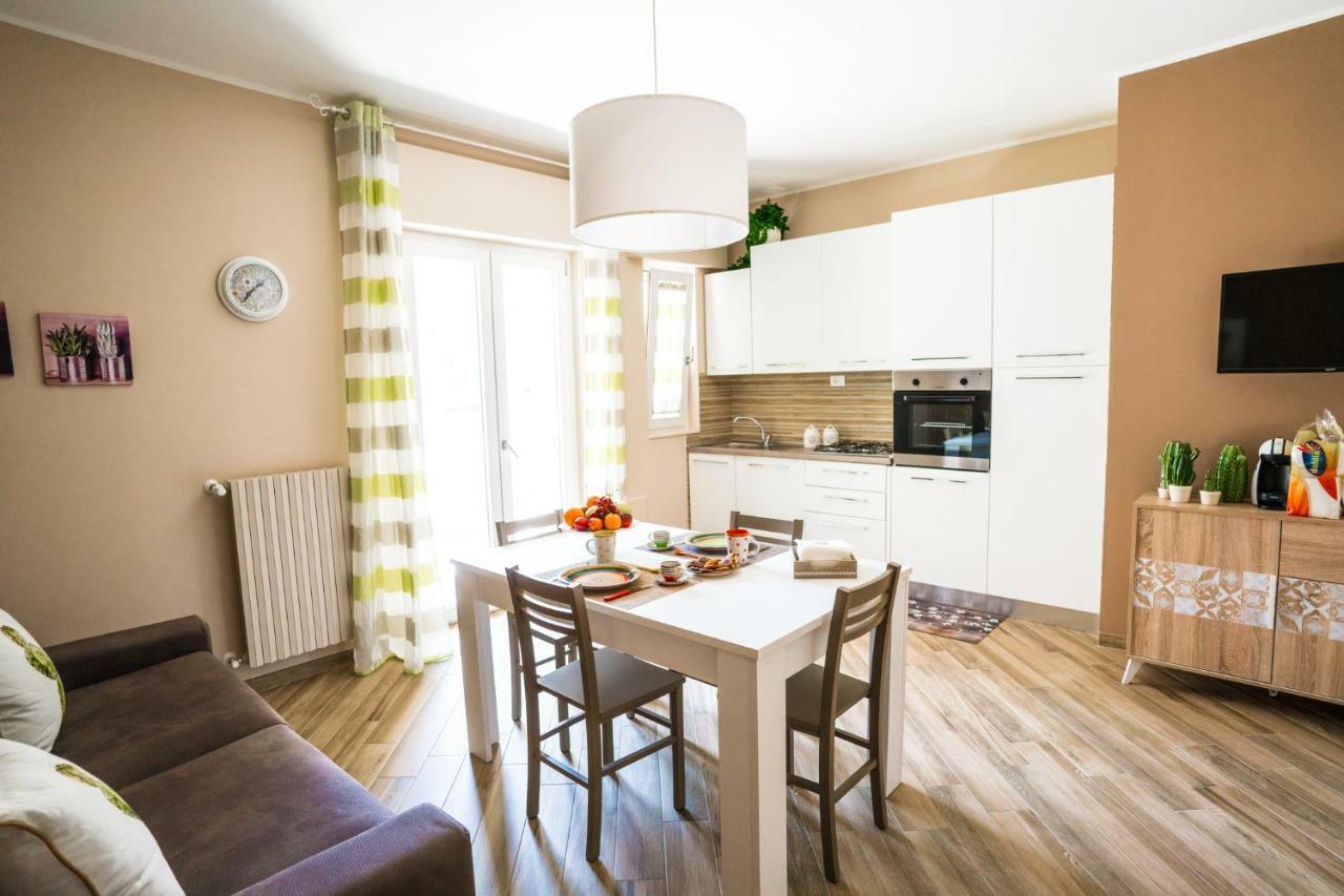 Sisters In Law Guesthouse Монополи Екстериор снимка