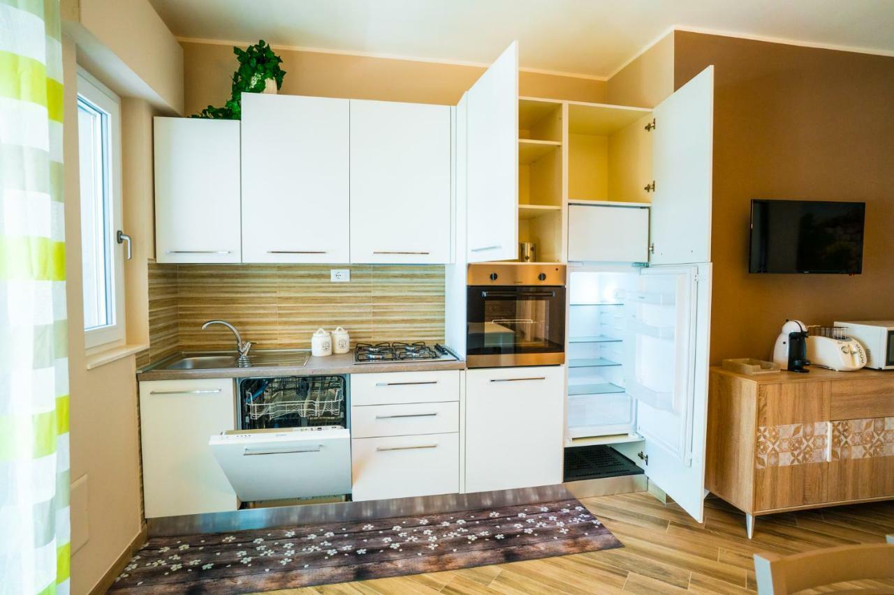Sisters In Law Guesthouse Монополи Екстериор снимка
