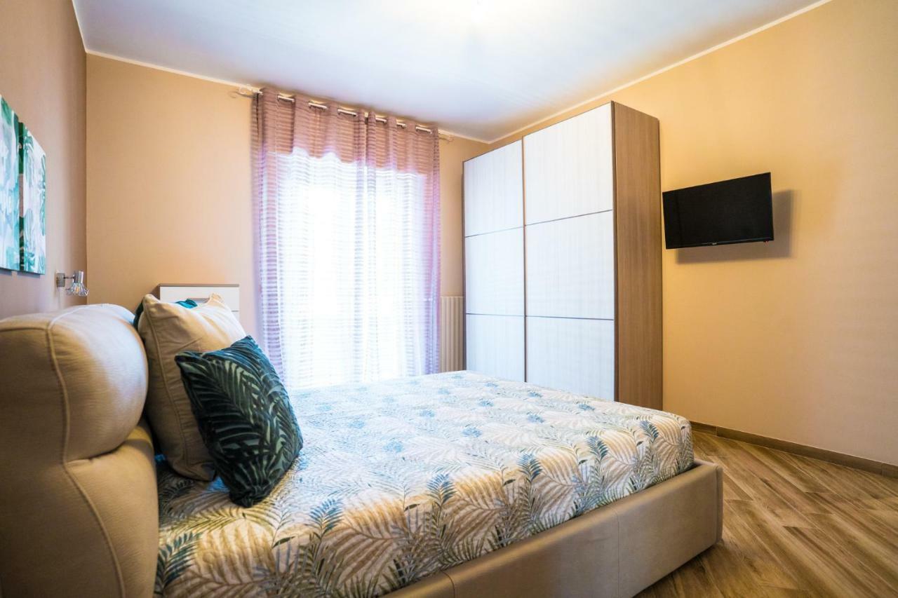 Sisters In Law Guesthouse Монополи Екстериор снимка
