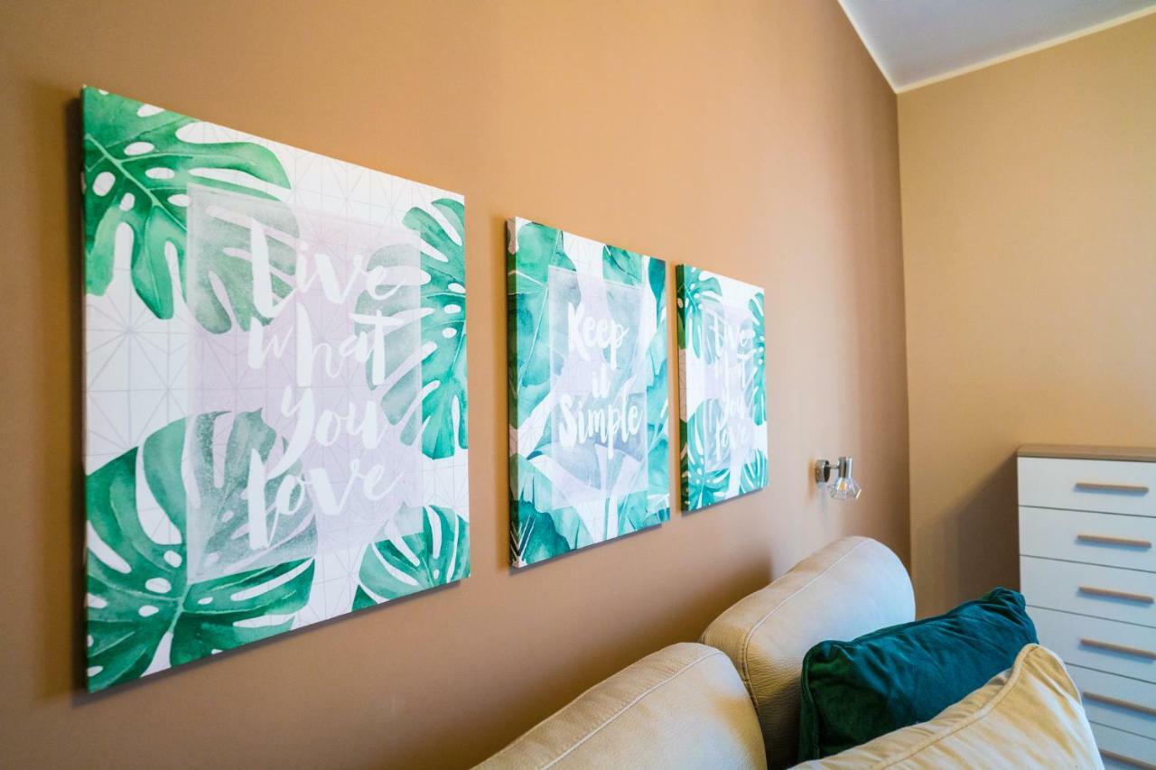 Sisters In Law Guesthouse Монополи Екстериор снимка