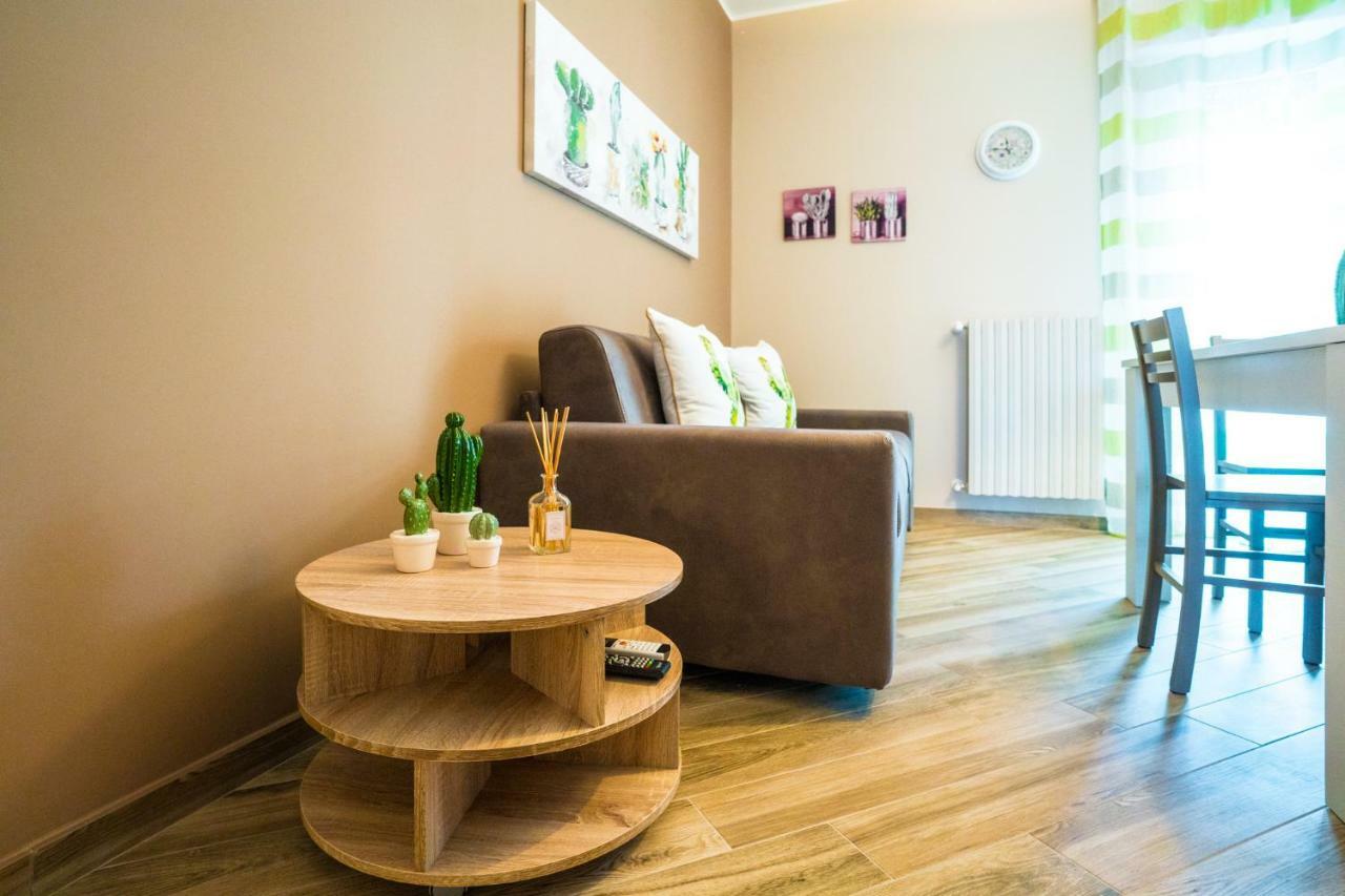Sisters In Law Guesthouse Монополи Екстериор снимка
