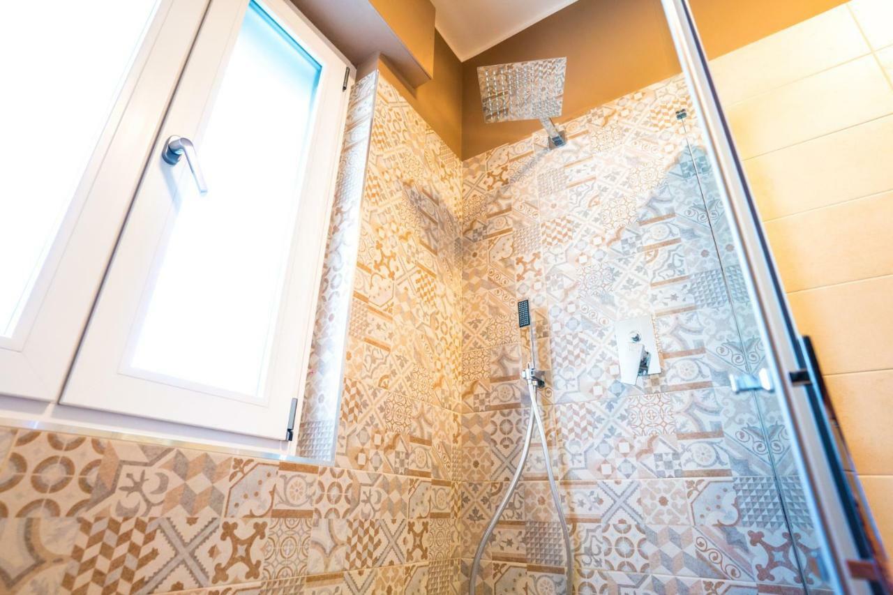 Sisters In Law Guesthouse Монополи Екстериор снимка