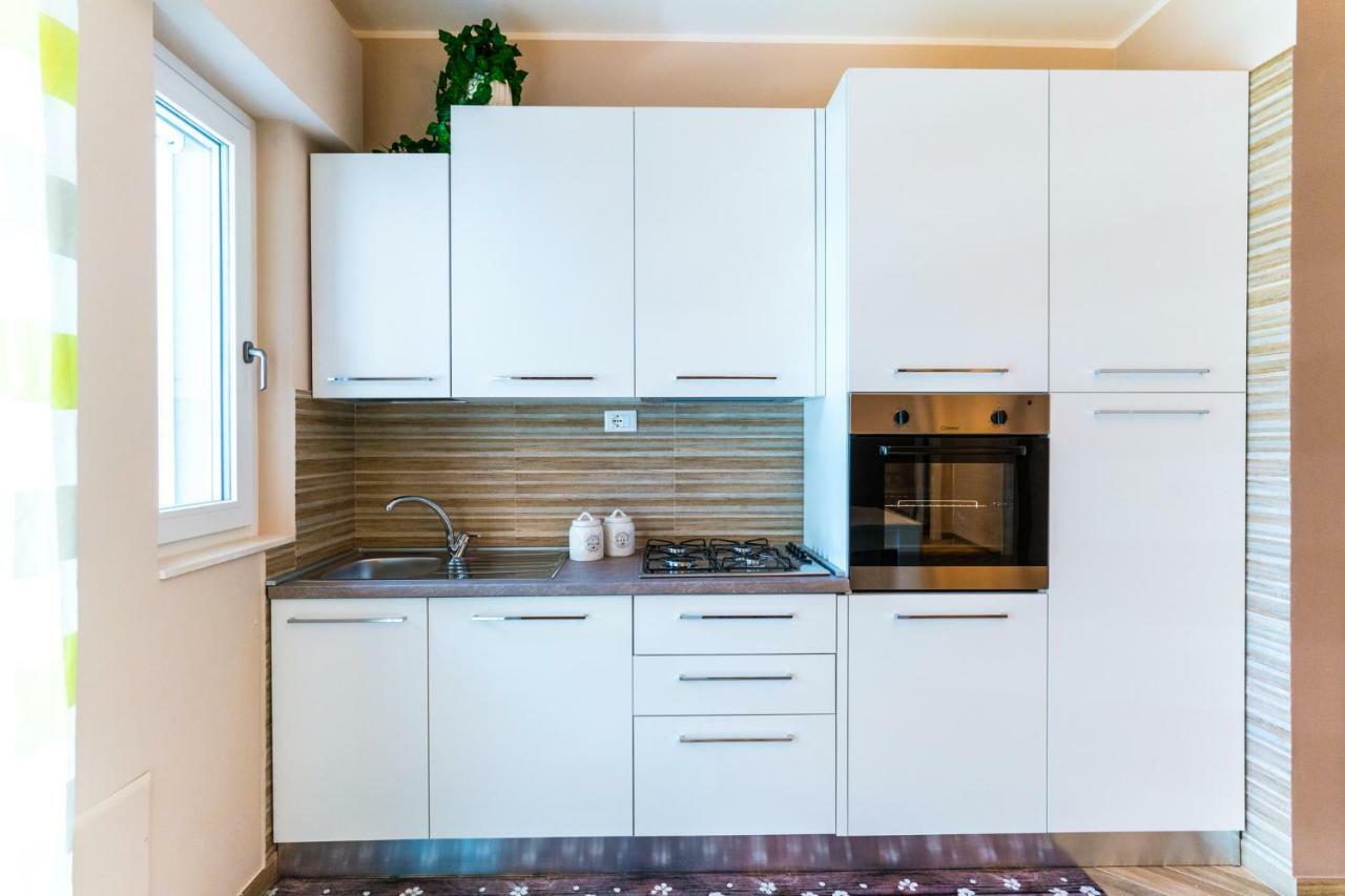 Sisters In Law Guesthouse Монополи Екстериор снимка