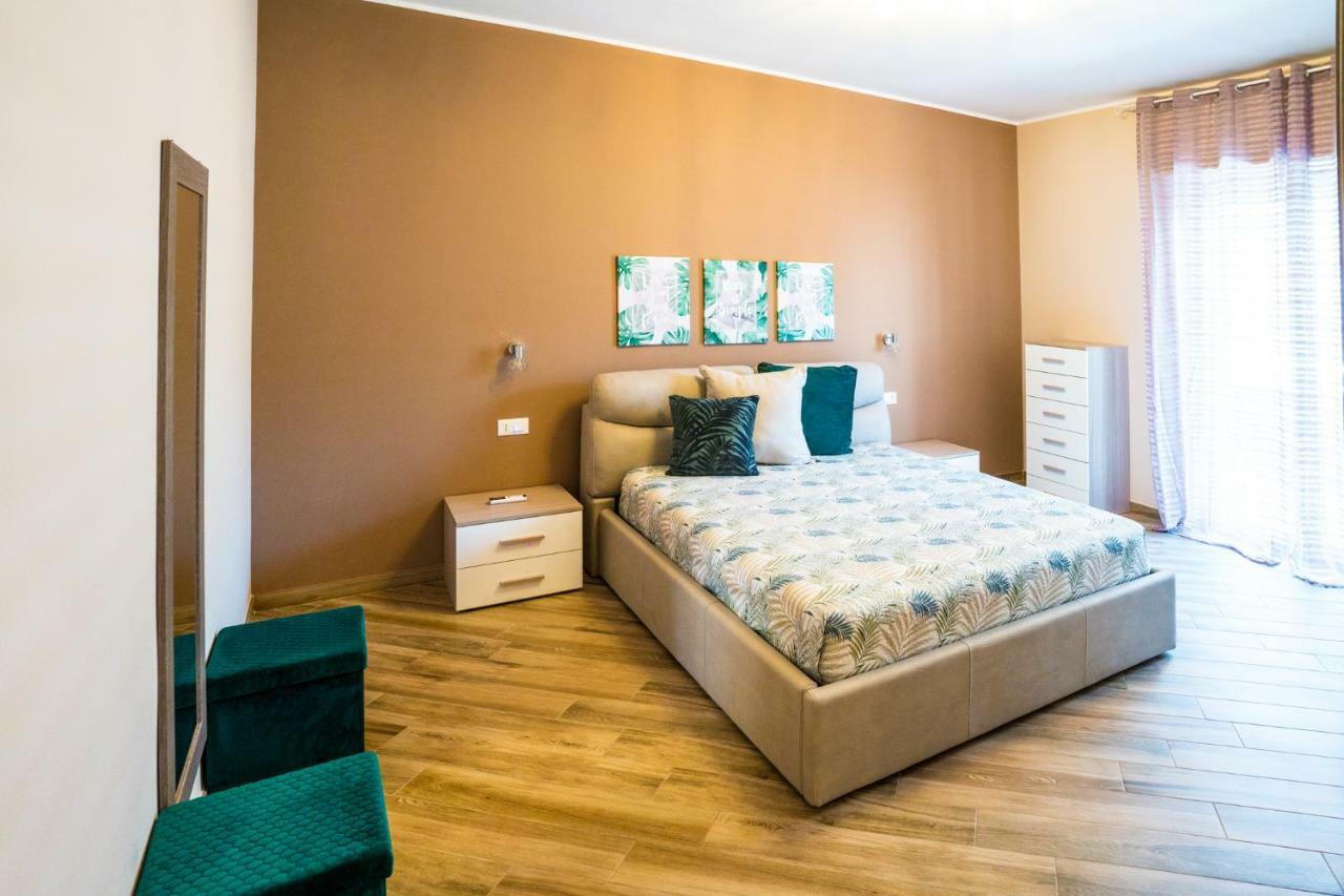 Sisters In Law Guesthouse Монополи Екстериор снимка