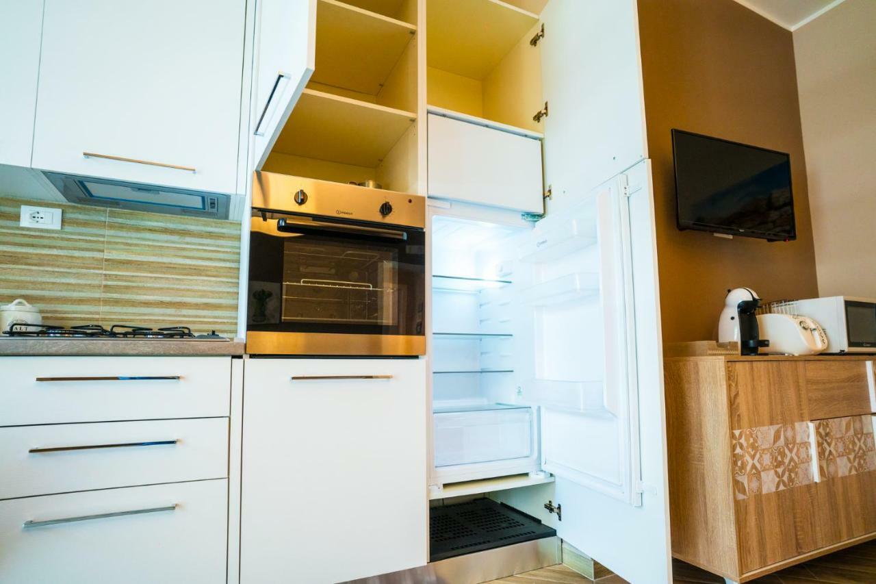 Sisters In Law Guesthouse Монополи Екстериор снимка