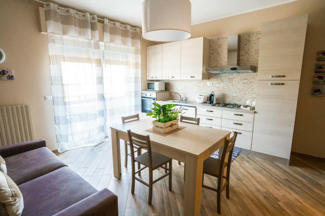 Sisters In Law Guesthouse Монополи Екстериор снимка