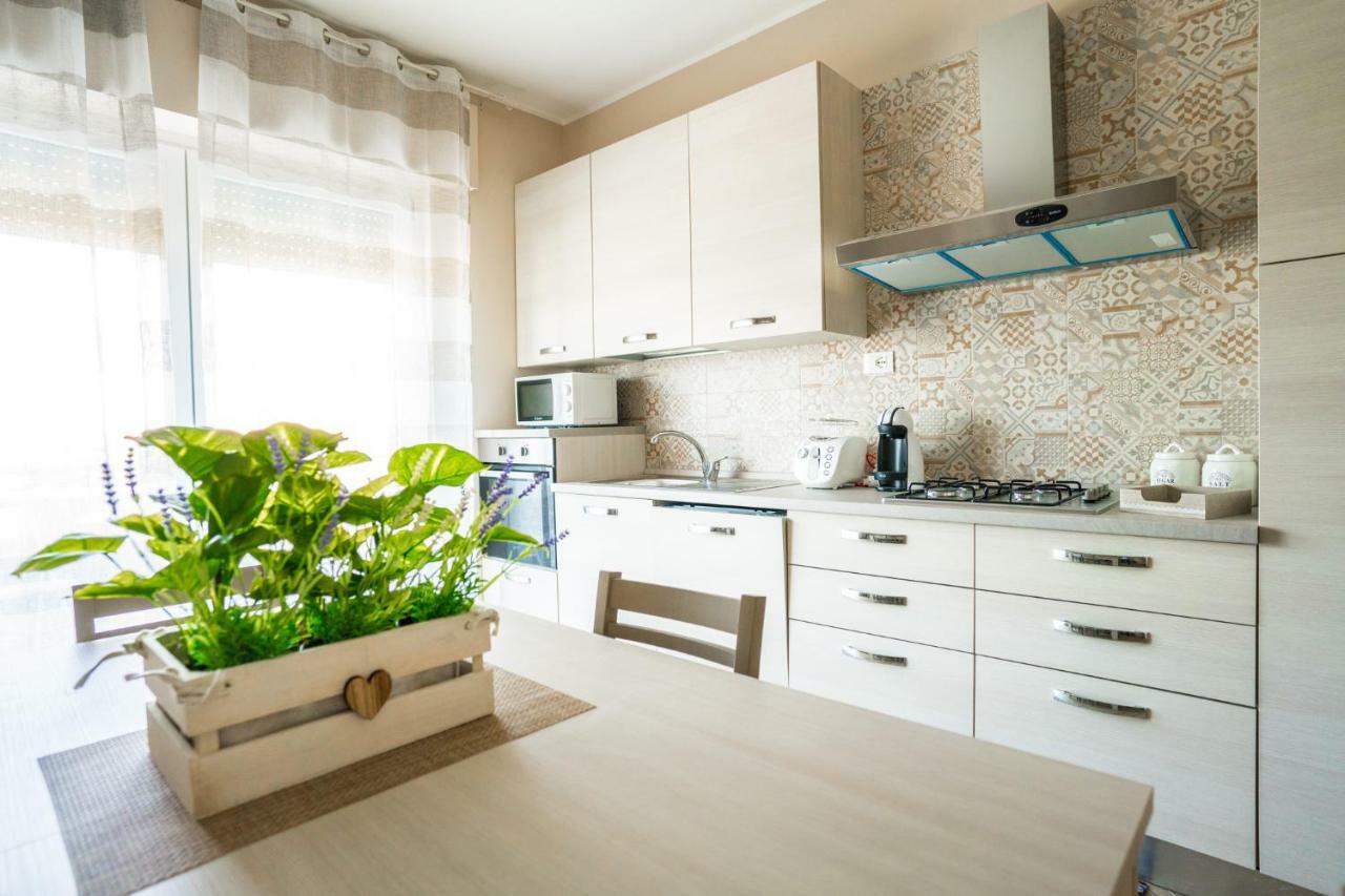 Sisters In Law Guesthouse Монополи Екстериор снимка