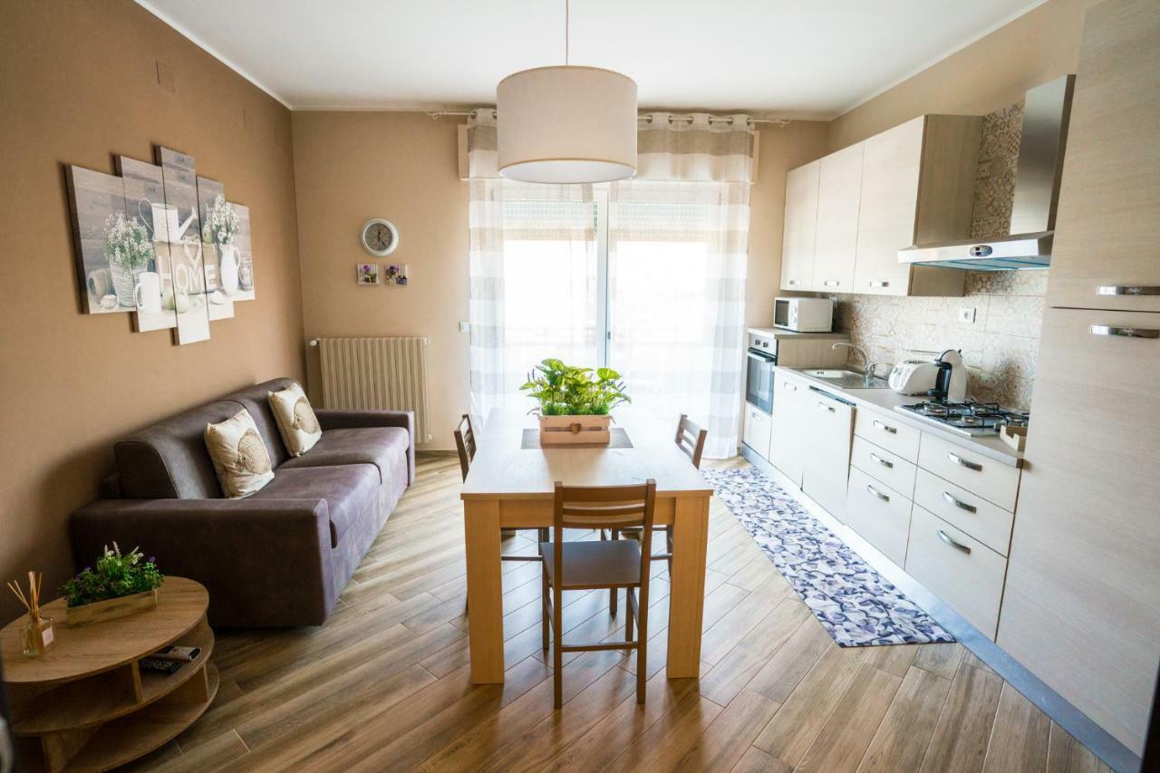 Sisters In Law Guesthouse Монополи Екстериор снимка