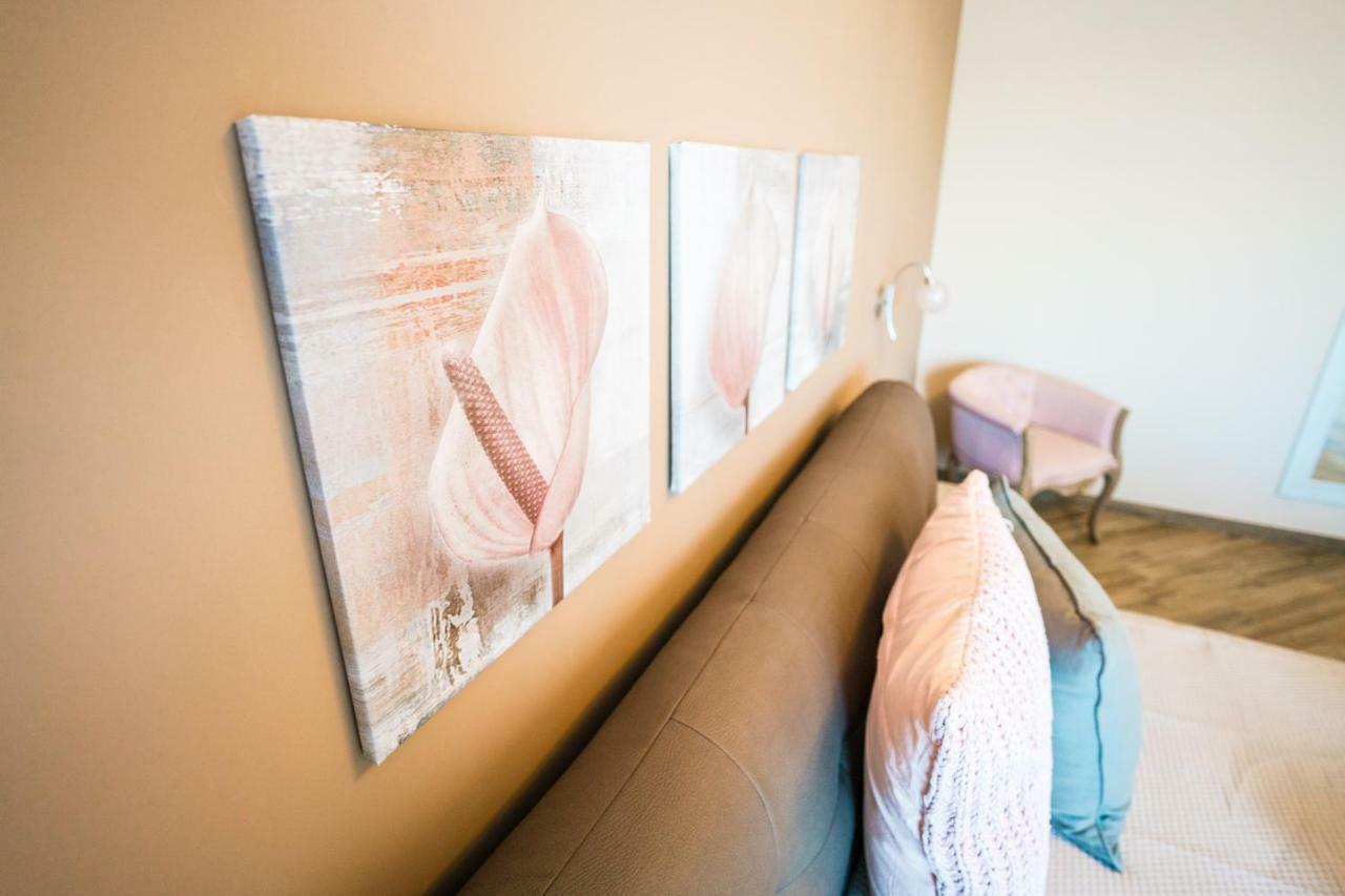 Sisters In Law Guesthouse Монополи Екстериор снимка