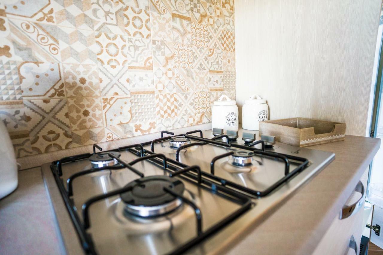 Sisters In Law Guesthouse Монополи Екстериор снимка