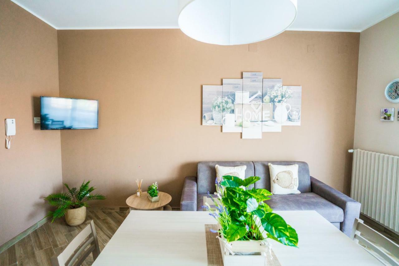 Sisters In Law Guesthouse Монополи Екстериор снимка