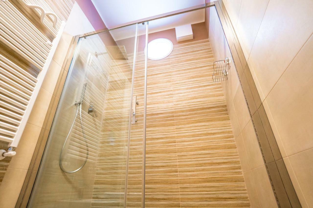 Sisters In Law Guesthouse Монополи Екстериор снимка