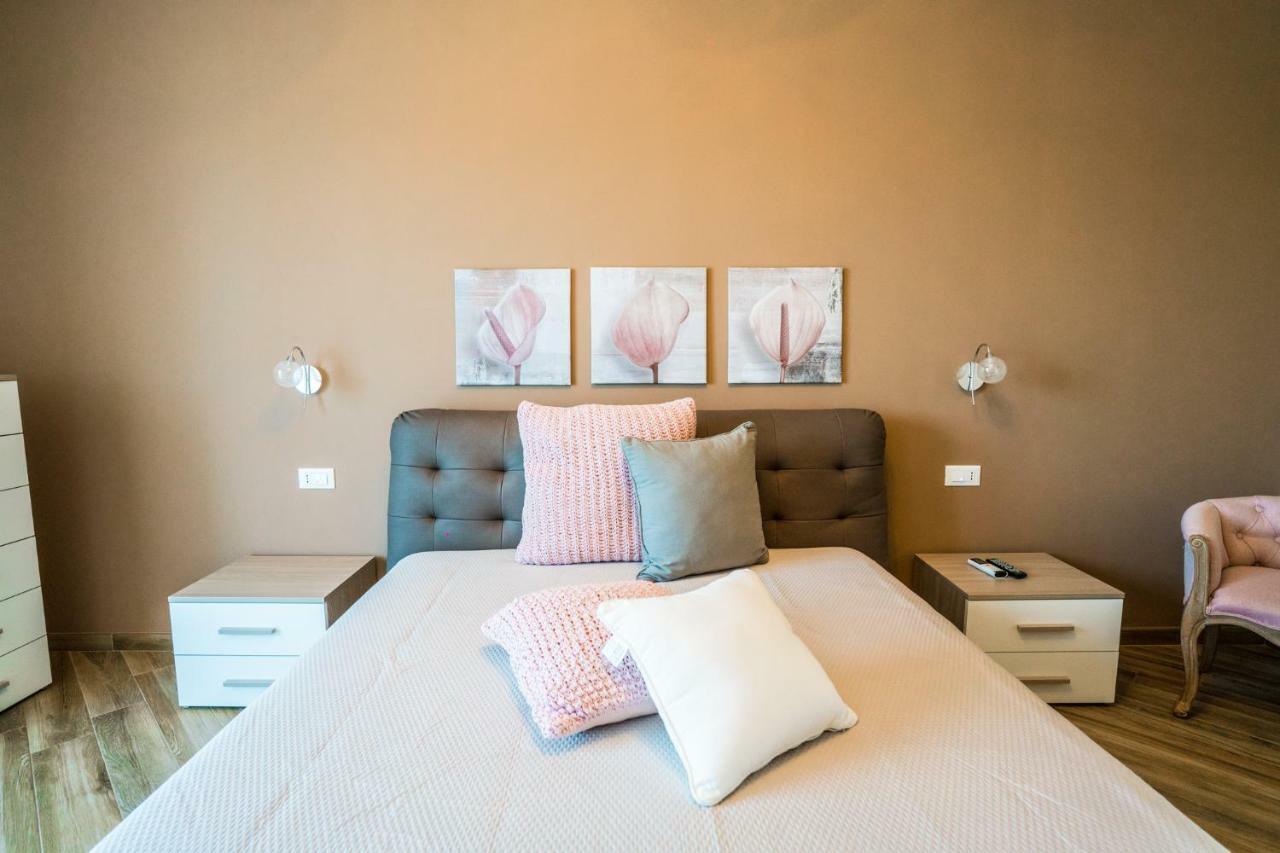 Sisters In Law Guesthouse Монополи Екстериор снимка