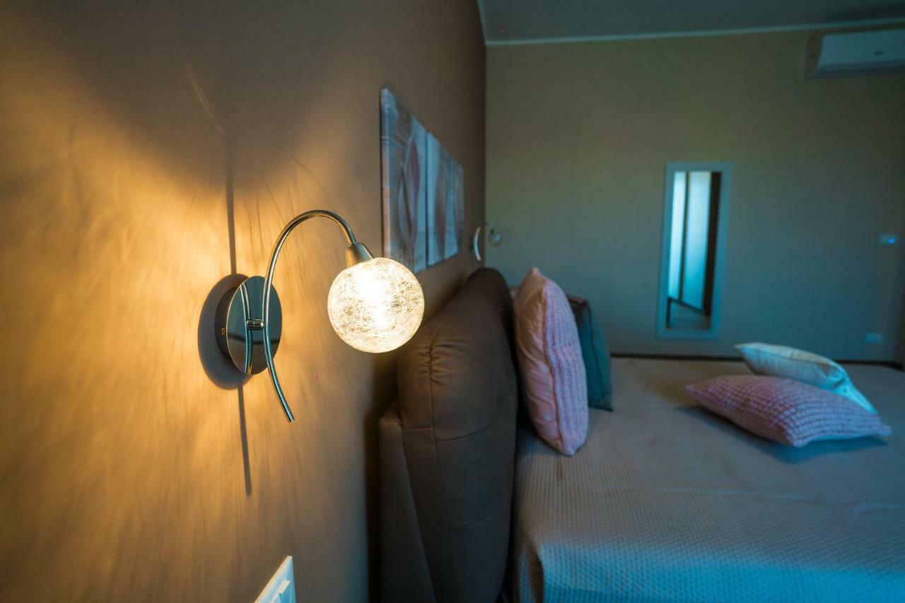 Sisters In Law Guesthouse Монополи Екстериор снимка