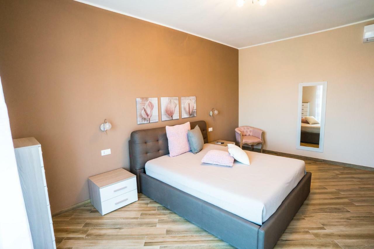 Sisters In Law Guesthouse Монополи Екстериор снимка