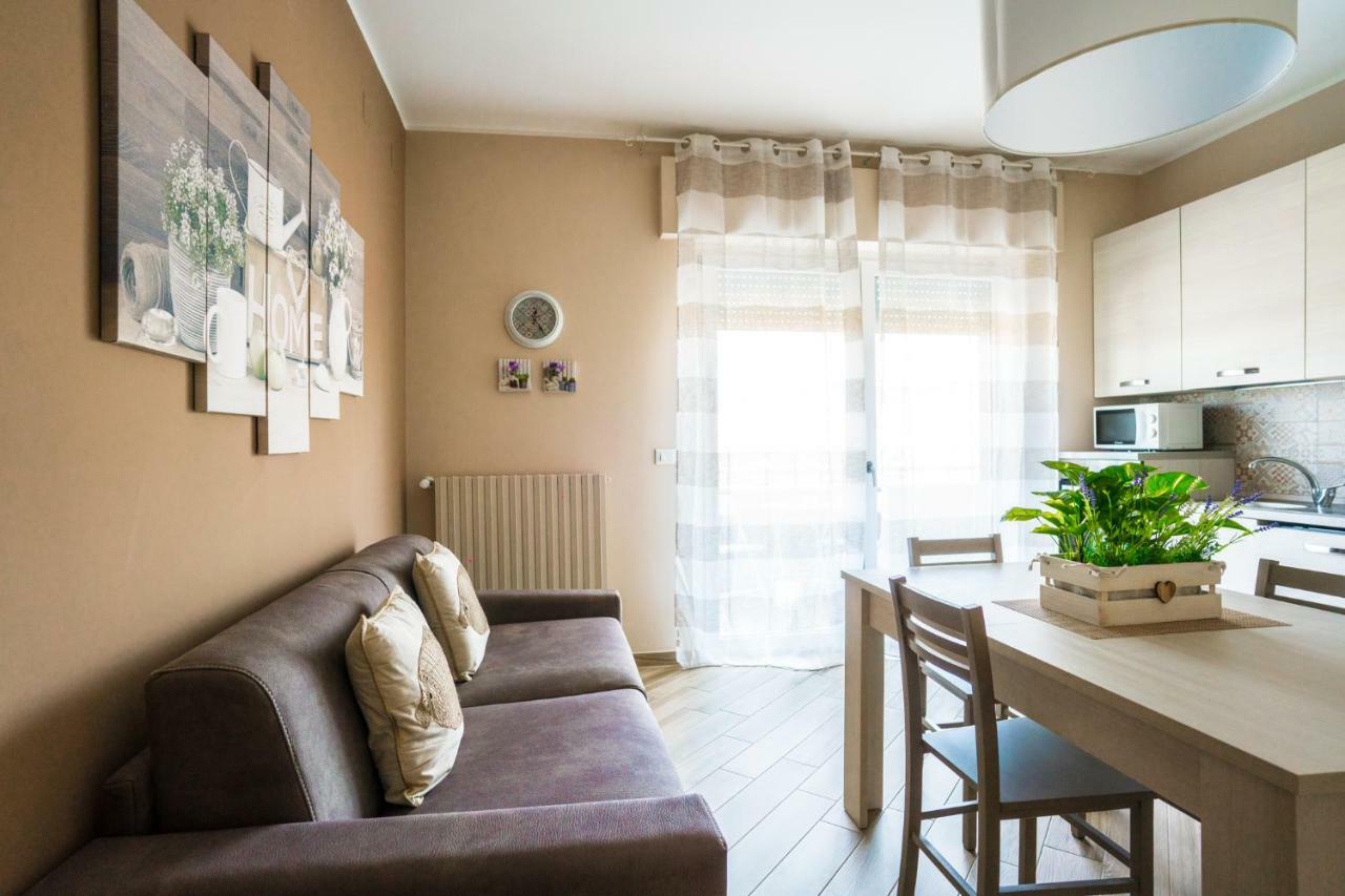 Sisters In Law Guesthouse Монополи Екстериор снимка