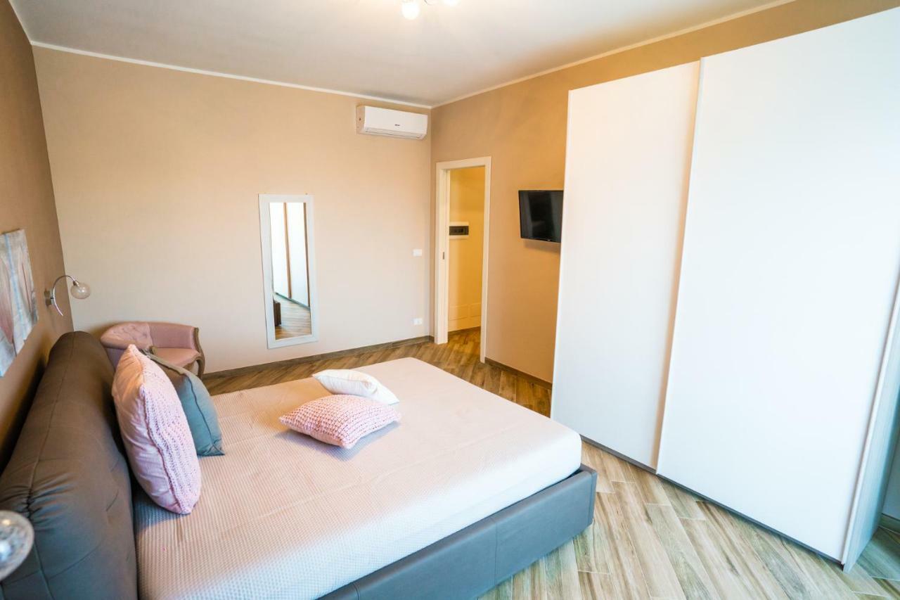 Sisters In Law Guesthouse Монополи Екстериор снимка
